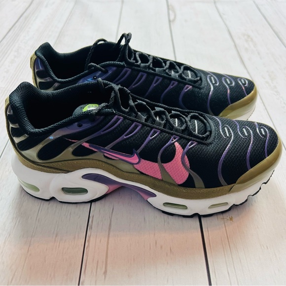 Nike Air Max Plus Black Purple Pink DX3093-001 Running Shoes - Picture 6 of 10